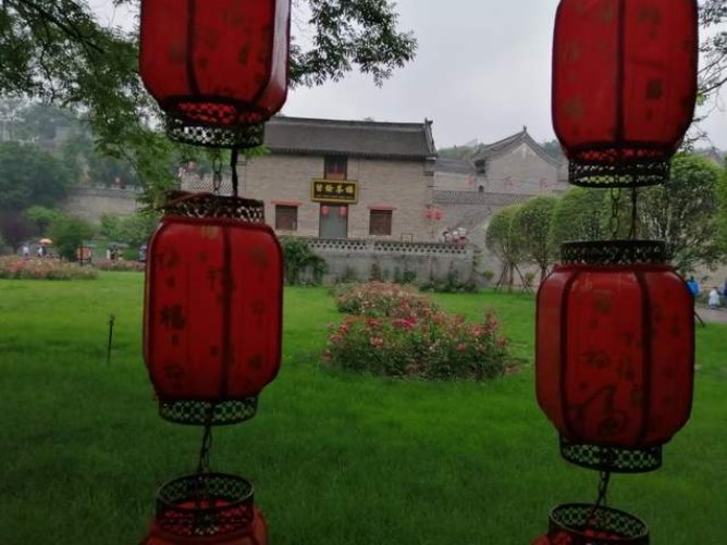 郭进拴|雨中游康百万庄园