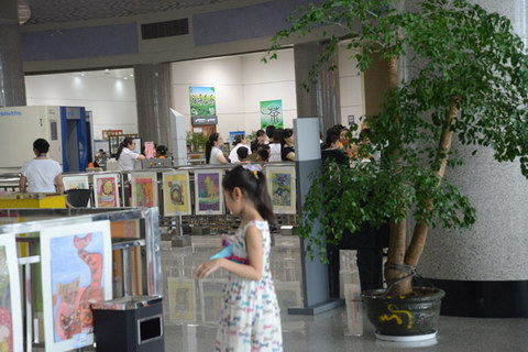2013世界儿童画展览在中原福塔拉开帷幕