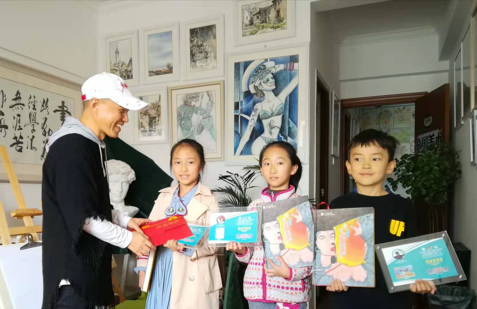 蓝孔雀艺术工作室参加《少儿画苑》国际少儿书画大赛获奖啦