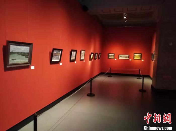 “在那遥远的地方——俄罗斯艺术家萨文卡油画写生作品展”开展。 刘锡菊 摄 “在那遥远的地方——俄罗斯艺术家萨文卡油画写生作品展”开展。 刘锡菊 摄