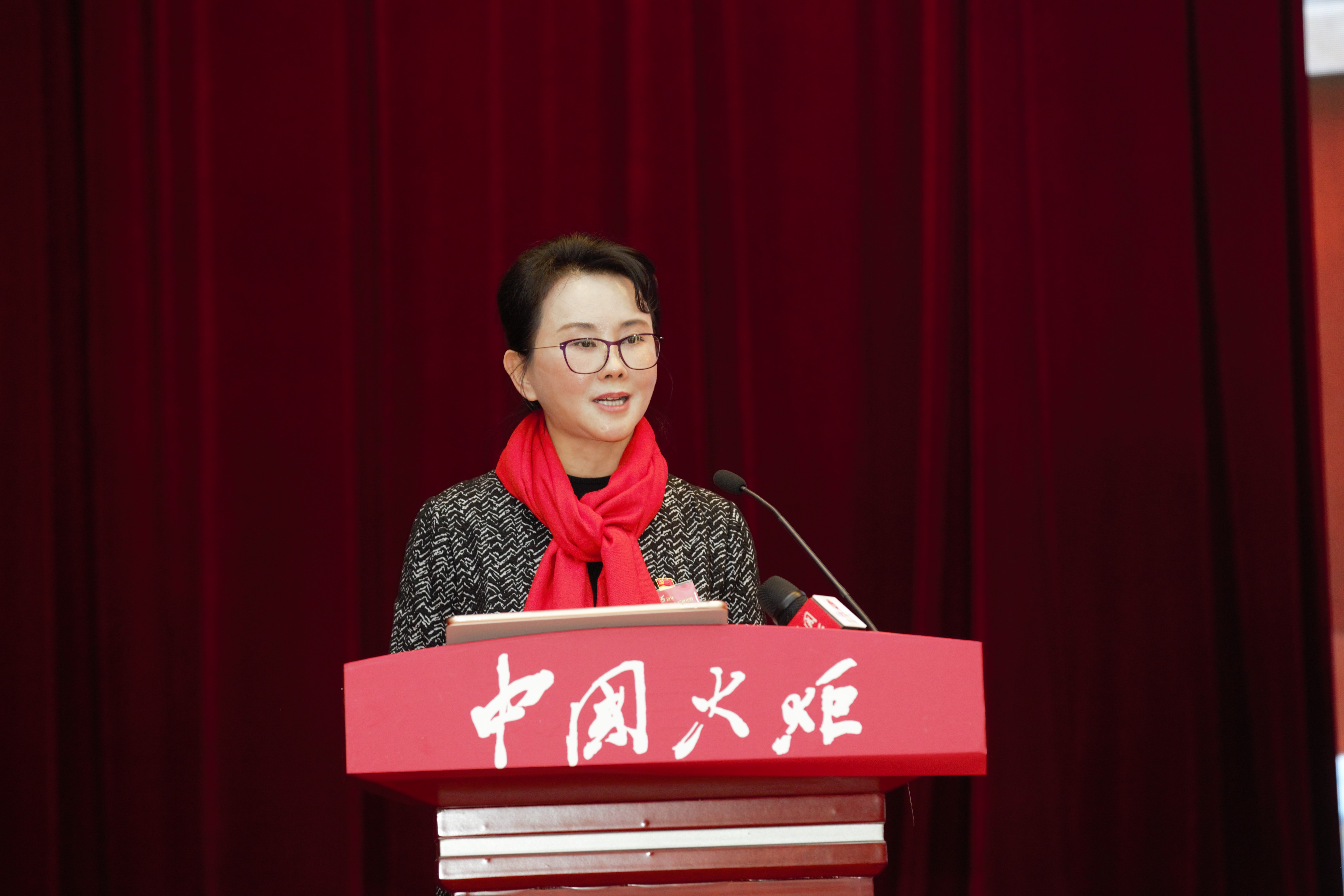 《中国火炬》杂志社社长、总编李小千发言.jpg 《中国火炬》杂志社社长、总编李小千发言.jpg