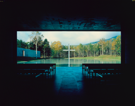 光之教堂 Church of the Light，图片来源：安藤忠雄建筑研究所 “水之教堂”是安藤忠雄1975年为日本北海道设计的作品，也是世界上独一无二，唯一一座以“水”为主题的教堂。 
