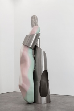 《总是，不是全部 No.3》 323×100×116cm 不饱和聚酯树脂、丙烯酸喷漆、不锈钢 2020 