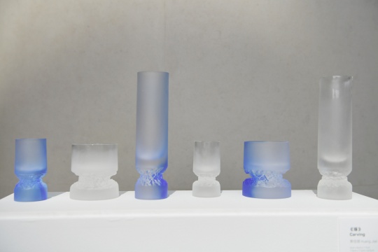 《琢》&nbsp;5 x 5 x 17cm /&nbsp;7.5 x 7.5x 8.5cm /&nbsp;4.5&nbsp;x 4.5x9cm &nbsp;铸造玻璃&nbsp;2020 