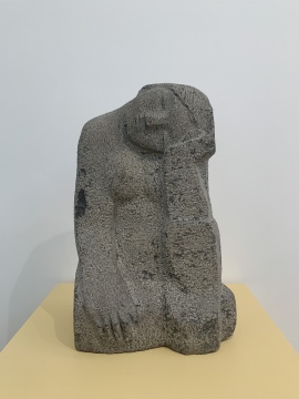 《心事》&nbsp;56×35×25cm 花岗岩 1999