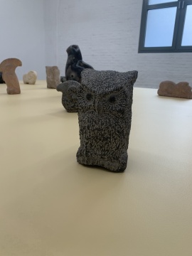 《猫头鹰》 24×12×12cm&nbsp; 花岗石 1979 