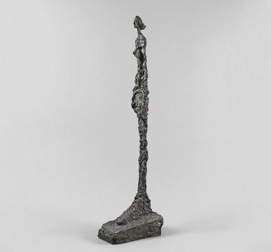 阿尔贝托·贾科梅蒂 《威尼斯女人III》 118.7×17.9×35.3cm 铜、铜锈 1956 鸣谢路易威登基金会 