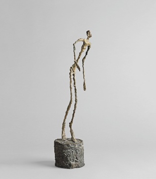 阿尔贝托·贾科梅蒂 《趔趄的男人》59.1×26.5×27.5cm&nbsp; 着色铜 1950 鸣谢路易威登基金会 