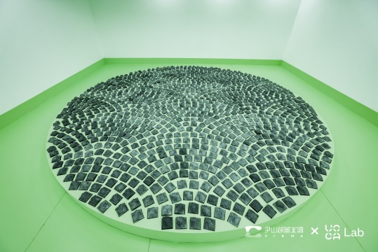 金雨 《罗马广场》 组合尺寸500 x 500 cm&nbsp;大理石、3D扫描、CNC雕刻、凡士林 &nbsp;2021 