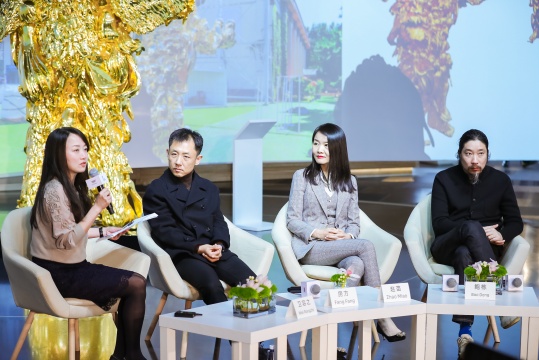 《国际金融报》总编辑助理卫容之在对谈环节进行主持 