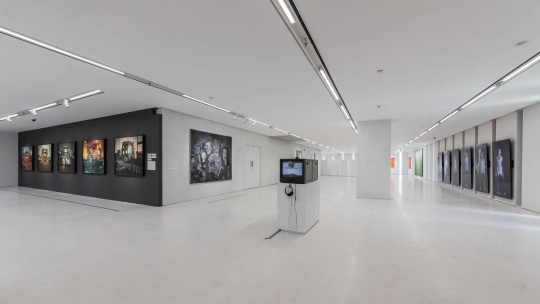“激浪之城：世纪之交的艺术与上海”展览现场，UCCA Edge，2021