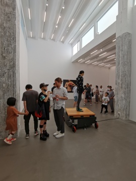 《晃瞎你的眼》表演现场 