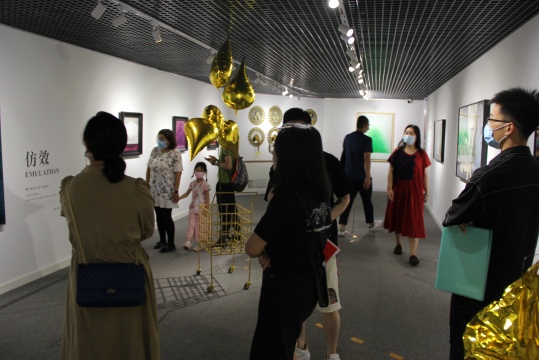 芳草地画廊呈现群展“云泥”
