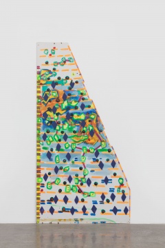 《菱形 - 点》236×122.5cm&nbsp;密度板、丙烯、喷漆&nbsp;2018-2020 
