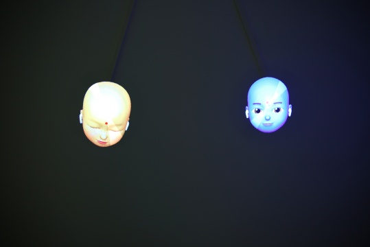 《Sun Boy》0'17'' LED全息投影、数字影像 2021 