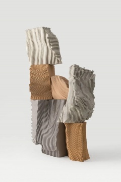 《2020》&nbsp;65×115×230cm&nbsp;泡沫块、真实漆&nbsp; 