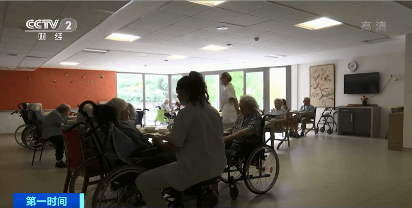 拒不接种疫苗 法国30万医护人员或将停职！