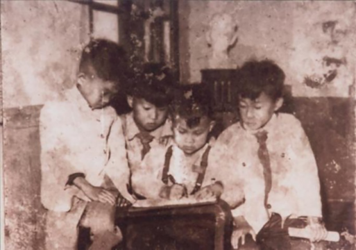 画家王明贤小时候 