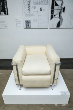 勒·柯布西耶，夏洛特·佩里安和皮埃尔·让纳雷《C2椅》 Cassina 版本 1970年代产 