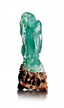 天然翡翠「观音」摆件 观音尺寸约 13×4.8×3.1cm 带座高约 16cm&nbsp; 木制底座，配有收纳盒 