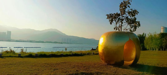 沈也 《樽》280x280x180cm 漆综合材料 2009 