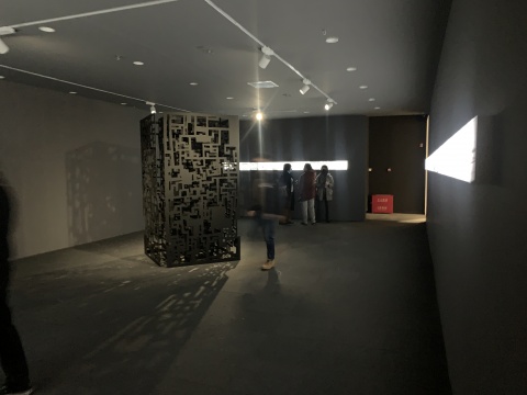 “纵•横——王怀庆艺术展”现场 