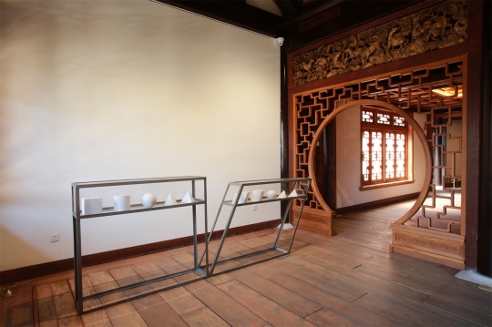 展望《双系统》正：115×130×30cm 斜：105.5×180×30cm&nbsp;石膏&nbsp; 2009 