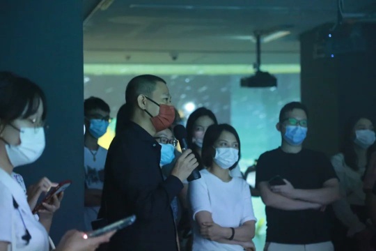艺术家导览现场 