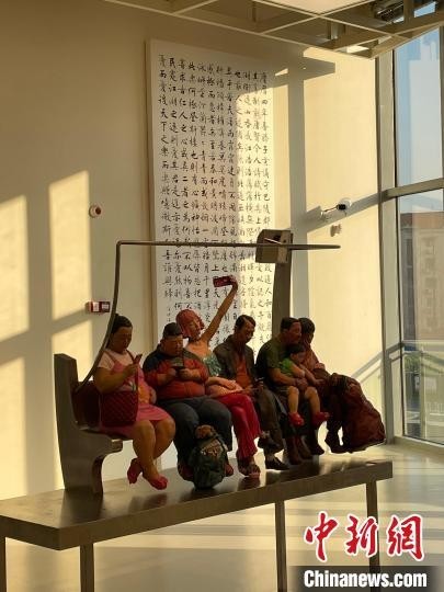第十三届中国艺术节全国优秀美术、书法篆刻、摄影作品展览巡展现场。&emsp;高志苗 摄