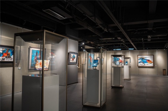 HUAWEI平板电子屏展示画作 &nbsp; 
