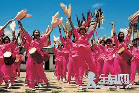 火热的彝族舞蹈